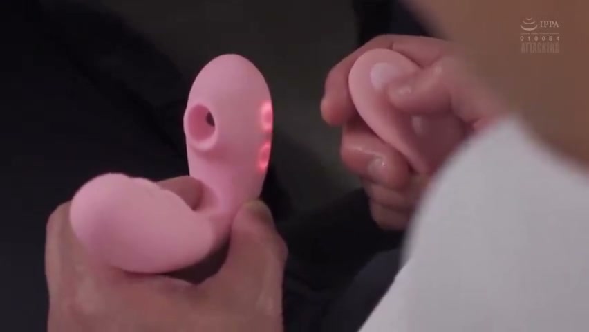 寝入る白峰ミウ上司を拘束オモチャで弄ぶNTRの静けさ｜えろろん